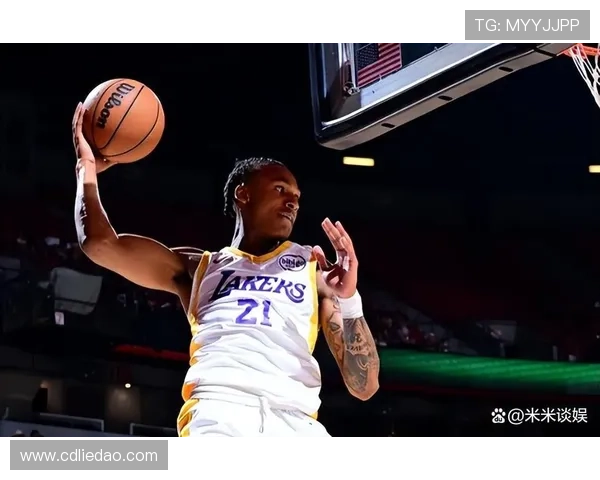 湖人轻取勇士 里夫斯砍下21分 布朗尼贡献7分展现潜力 湖人轻取勇士 里夫斯砍下21分 布朗尼贡献7分展现潜力