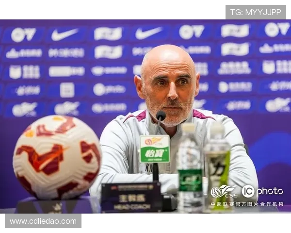 海港队在主教练穆斯卡特的带领下全力备战重返赛场迎接新挑战